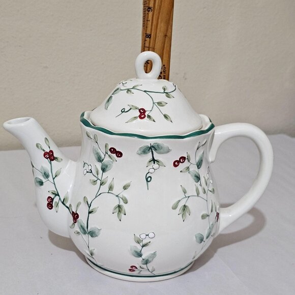 Pfaltzgraff Winterberry Stoneware Teapot 6c sculpted raised relief berry 7.5" ru - Picture 9 of 9